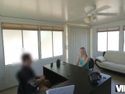 VIP4K. La bailarina de striptease no puede pagar el alquiler, así que ¿por 4/16