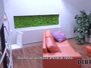 DEBT4k. Il collezionista è ipnotizzato dalle belle forme del corpo degli st 3/16