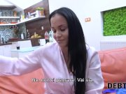 DEBT4k. Il collezionista è ipnotizzato dalle belle forme del corpo degli st 5/16