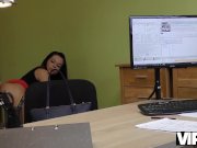 VIP4K. La figlia milionaria non può pagare le tasse e ha bisogno di un pres 15/16