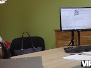 VIP4K. La figlia milionaria non può pagare le tasse e ha bisogno di un pres 16/16