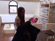 DEBT4k. El agente de la deuda llega a la casa de Eveline Dellai y la clava 4/16