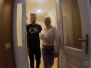 HUNT4K. Sissy boy está viendo cómo su cita satisface a otro hombre 7/16