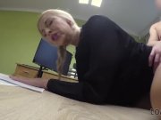 LOAN4K. Une blonde coquine baise pour un prêt pour acheter une nouvelle Mer 15/16