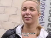 HUNT4K. Hunter fängt den richtigen Moment ein, um Teen Blonde zu verführen 3/16