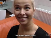 HUNT4K. Hunter fängt den richtigen Moment ein, um Teen Blonde zu verführen 6/16