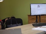 LOAN4K. Chica rusa monta la polla de un agente de préstamos en su oficina 13/16