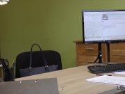 LOAN4K. Chica rusa monta la polla de un agente de préstamos en su oficina 6/16
