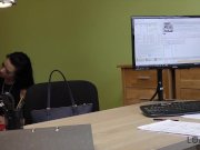 LOAN4K. Chica rusa monta la polla de un agente de préstamos en su oficina 7/16