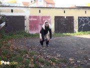 Bleach Blonde Desperate To Piss 4/16