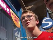 HUNT4K. Cutie donne à l'homme sa bouche et sa chatte pour des vacances d'ét 2/16