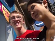 HUNT4K. Cutie donne à l'homme sa bouche et sa chatte pour des vacances d'ét 3/16