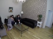 HUNT4K. Skinny Miss wird für eine gute Bezahlung in die Hände eines reichen 9/16