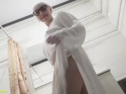 stepmom first naked bathtub video 1/16