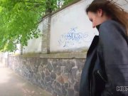 HUNT4K. La ragazza europea può comprare i biglietti perché ha venduto 5/16