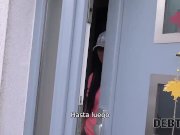 DEBT4k. Joven desempleada está lista para follar por su ropa nueva 2/16