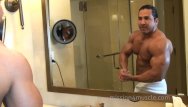 Muscle gay seks free video - Gabe lozano shower video