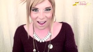 Hot shemale Mallory feet JOI