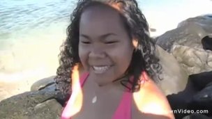 Bbw amador com grandes mamas masturbando um grande galo preto