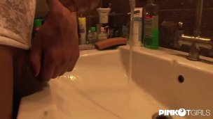 三人組のニューハーフの舞台裏