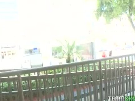 Застенчивый любительское подросток райли рид остасывает член