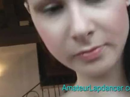Порно в презервативе с горячей брюнеткой, которая скачет на хую