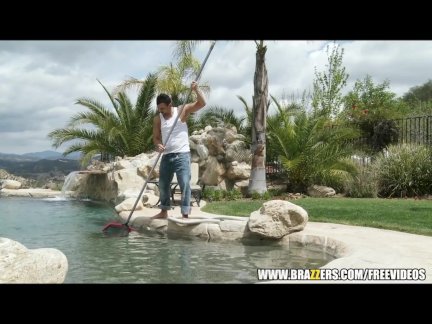 Bikini clad Nicole Aniston fucks poolboy - brazzers