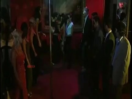 Сестренка приятеля отменно сосет