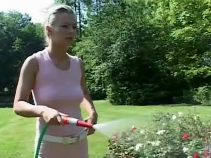 Wife catches hubby with blonde and kick her  