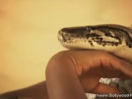 Видео со зрелой рыжеволосой азиаткой трахающейся на кухне с белым соседом