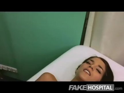 Зрелые замужние красавицы устроили невероятный лесбийский секс