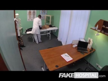 Неуверенная японская девушка снялась в любительском порно