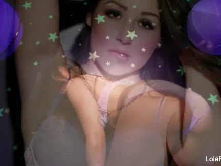 Bubble butt Lola Foxx dances & masturbates