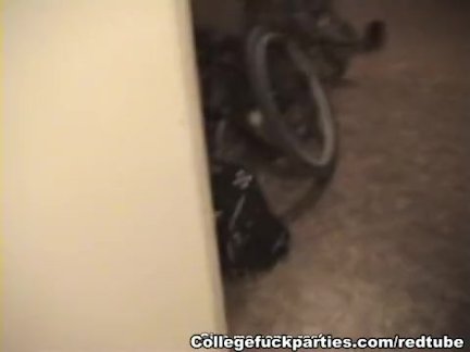 Невероятный студент трахают участник