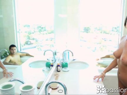 Passion-HD Pretty blond gets wet and fucked