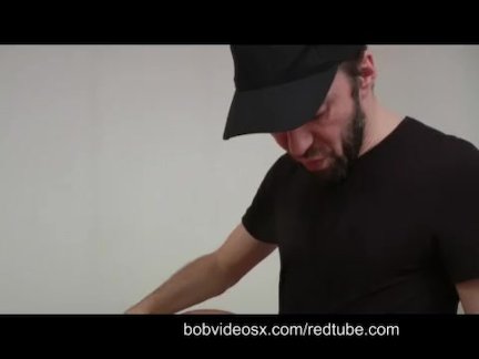 Куколка успешно справляется с членом