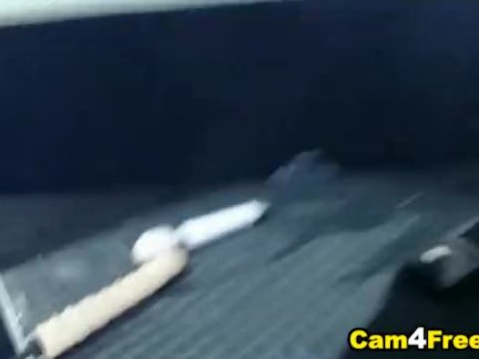 Испорченная сука трахается с другом мужа у него за спиной