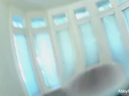 Зрелая блондинка в русском видео трахается с молодым и накаченным парнем
