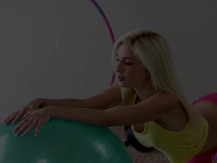 PetiteHDPorn Piper Perri hot yoga fuck