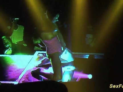 public mastrubation on sexshow