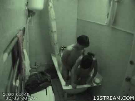 Неотесанный туалет секс