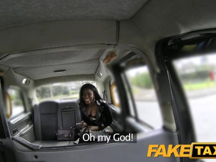 Fake Taxi Ebony geht runter und schmutzig