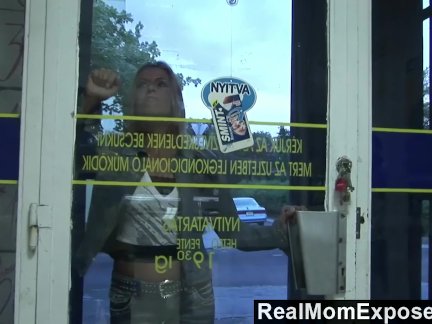 RealMomExposed She Pays the Cashier With a