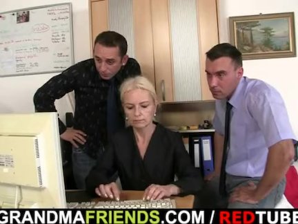 Два совладельцев взрыва горячая зрелая дама