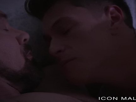 Иконмале макс сержант сладкий трахается младший парень