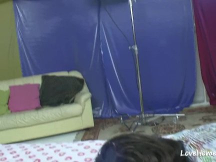 Пышные черный женщина сосёт и прыгает его член