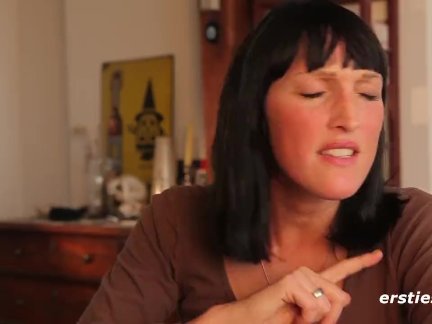Die dominante Paula lässt sich von Minka verwöhnen.