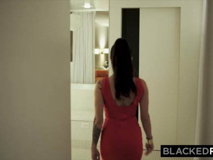 BLACKEDRAW Kissa les péchés obtiennent toujours une Alpha BBC