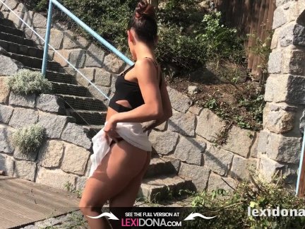 Полностью одетый ссыт в мой назад сад-лекси дона