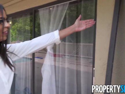 PropertySex - Real estate babe mixing business with pleasure